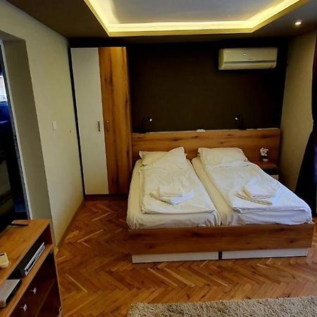 Ivet Guest Rooms ヴァルナ エクステリア 写真
